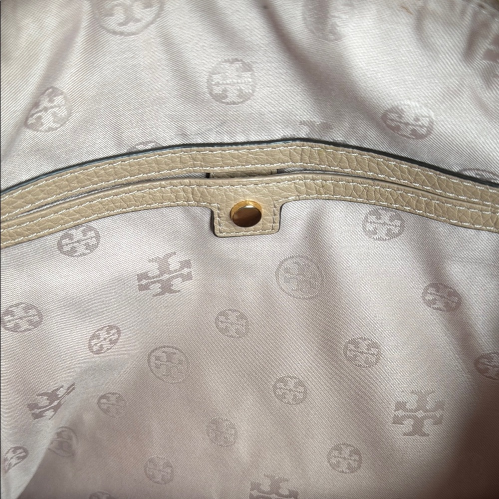 Tory Burch Tan Shoulder Bag with Adjustable Strap - Picture 8 of 11